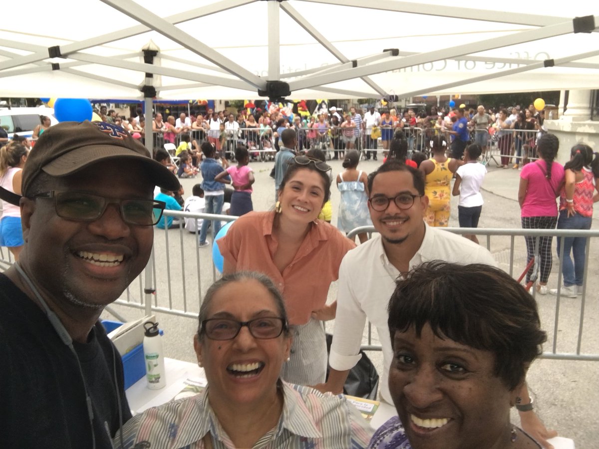 Mezikenyc's tweet photo. Great to be back in the #Bronx with #ThePeoplesComptroller @NYCComptroller #ScottMStringer tonight with my NYPD Pct Council family from the @NYPD52Pct for #NationalNightOut2018 https://t.co/Hi9ZjNeMqD