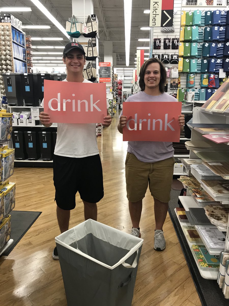 AnnetteIarussi's tweet photo. Somehow they missed the point of shopping for college. #CountingDownTheDays https://t.co/zo4mgzWQU9