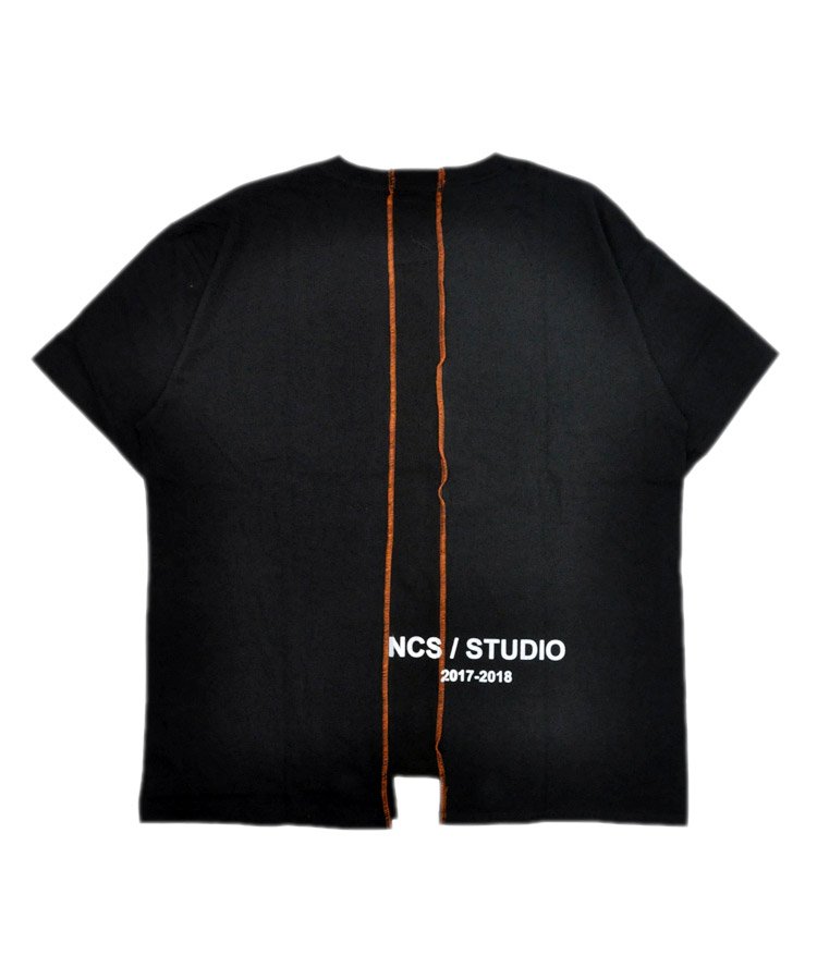 STYLISE_DONOBAN's tweet image. 【NOT COMMON SENSE】bit.ly/2nk7UWY  「"NCS"ReMAKE TEE」コットン生地を使用したリメイクTEE。デザインの異なる生地を用いたインパクト抜群のリメイクデザインが特徴。同じ物は存在しない一つだけの完全な1点ものとなるリミテッドアイテム。 ¥15,984(税込) #2018AW #NOTCOMMONSENSE #NCS