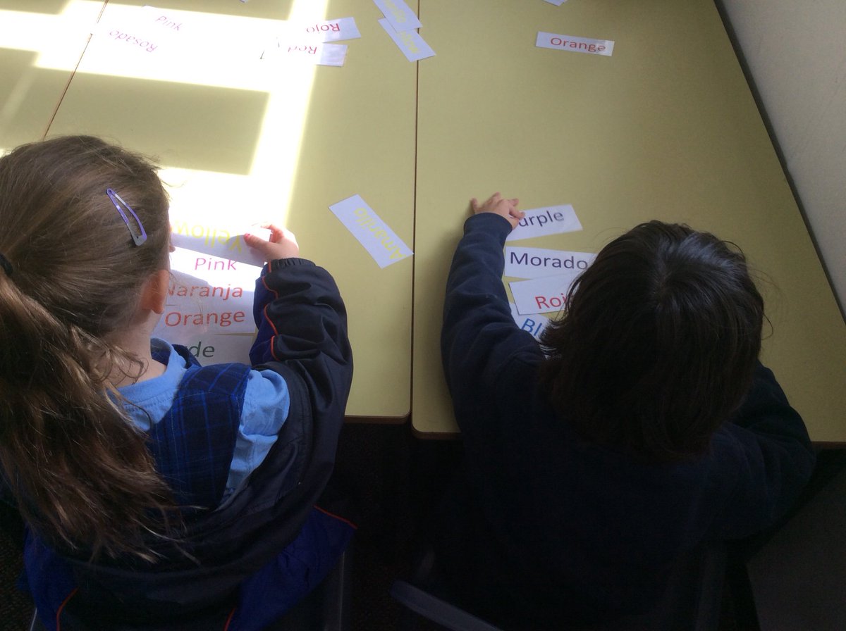 PhillipsSenora's tweet photo. In Prep, we are learning to read Spanish colours by spelling, sorting and matching @AitkenCreekPS https://t.co/JLi4onHPCN