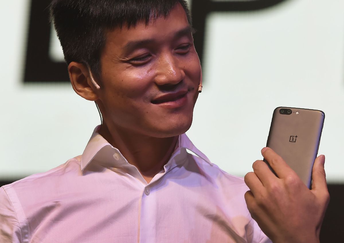 business's tweet photo. OnePlus shows Apple how to get to the top in India https://t.co/32RRFZnuVd https://t.co/rsRZJ9NrOY