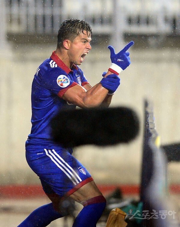 اكثر لاعب تم ذكر اسمه هو اللاعب البرازيلي جوناثان دا سيلفا لاعب نادي تيانجين الصيني حالياً وهداف الدوري الكوري عام 2017 

- اللاعب ابدى رغبته بالمغادره 
- قيمته السوقيه 11 مليون ريال تقريباً 

<a href="/NawafAlmugairen/">نواف المقيرن</a> 
<a href="/khamisz16/">خميس الزهراني</a>
