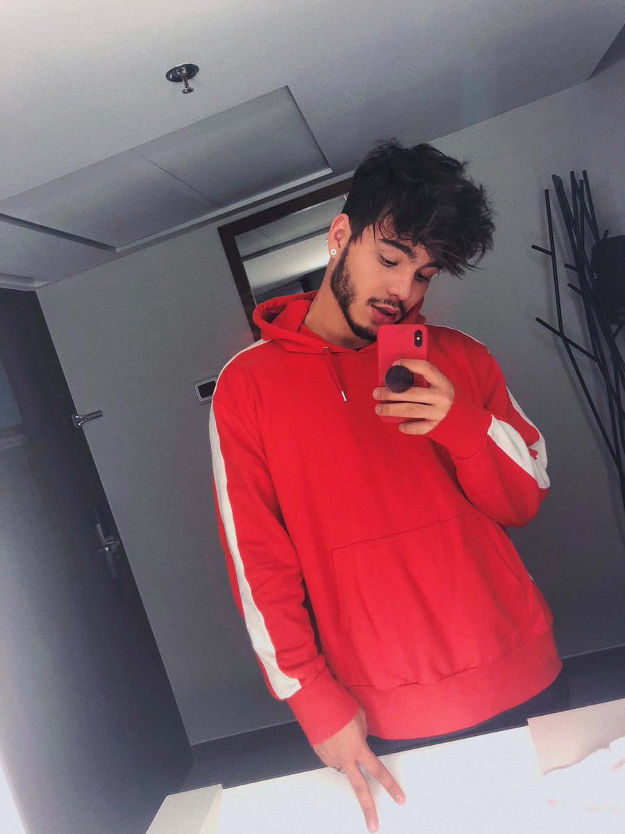 villalobossebas's tweet image. RT al Sebastián Villalobos de la suerte para que te siga/te envíe un dm :D