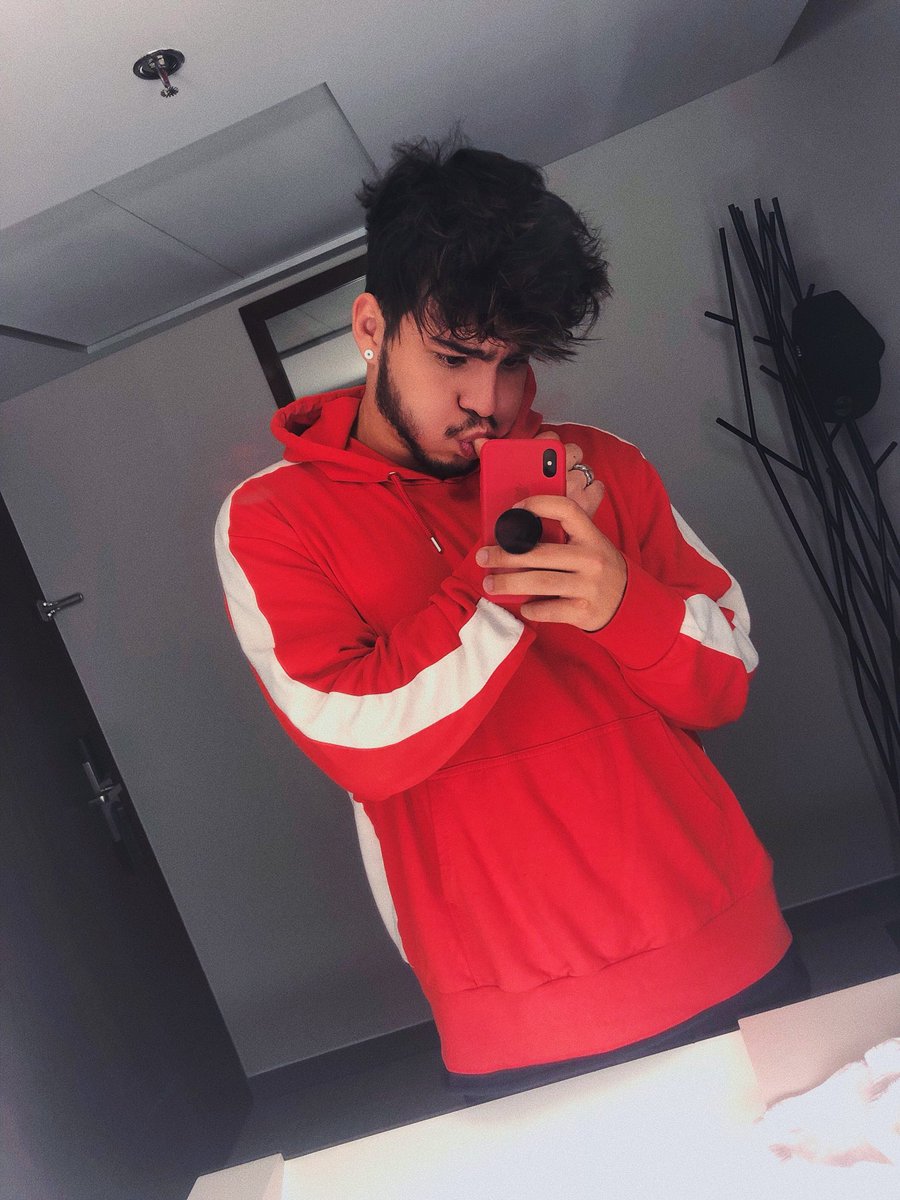 villalobossebas's tweet image. RT al Sebastián Villalobos de la suerte para que te siga/te envíe un dm :D