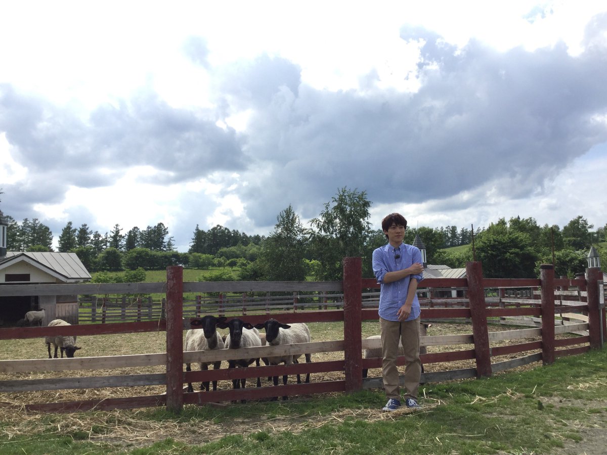 dai_daisukeo23's tweet photo. 「だい！だい！だいすけおにいさん‼夏休み特別編」Huluにて独占配信中です！＃北海道 での ＃だいすけお兄さん のオフショットを公開！
＃Hulu #だいだいだいすけおにいさん https://t.co/rnGjCAxkjK