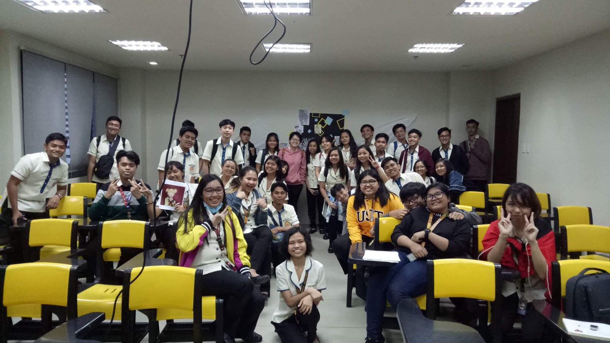 USTSHSAtelier's tweet photo. That’s also a wrap on our Trad &amp; Digi Division’s Club Fair Orientation! 
#AteliYAY
#USTSHSAtelier
#LuksoClubFair2018 https://t.co/47Cp2F73MQ