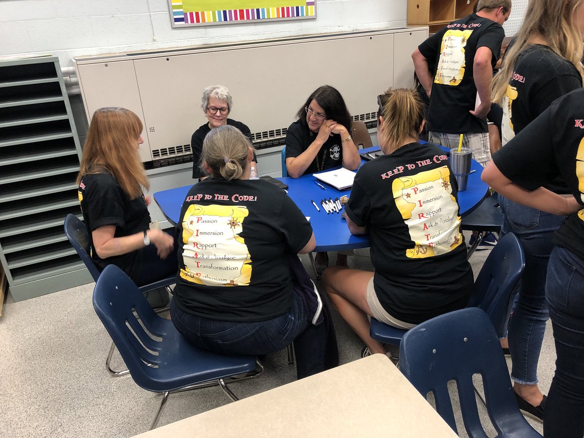 JillToepfer's tweet photo. TE teachers sharing our passions!! @burgessdave @tarakhudson @TurnerCubs #TLAP #Turner202stong https://t.co/SKPgvZ9FkT