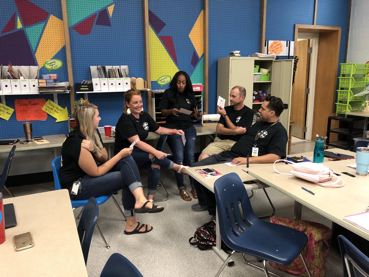 JillToepfer's tweet photo. TE teachers sharing our passions!! @burgessdave @tarakhudson @TurnerCubs #TLAP #Turner202stong https://t.co/SKPgvZ9FkT