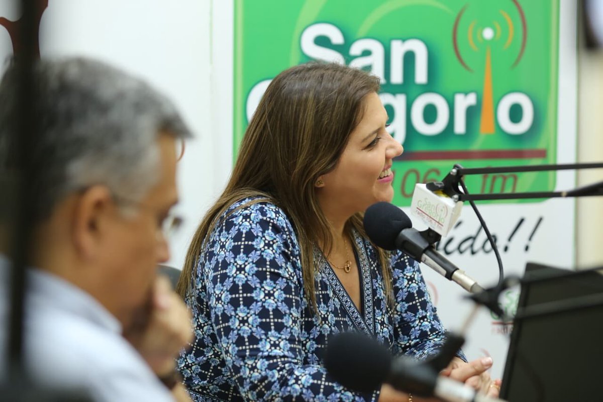 marialevicuna's tweet photo. Culminamos la agenda de trabajo con una entrevista en @sangregoriofm. Estar en territorio nos permite ver de manera directa las necesidades de nuestra gente y avanzar en una hoja de ruta en beneficio de ellos. #LaViceEnMedios https://t.co/GQATHU98Wy