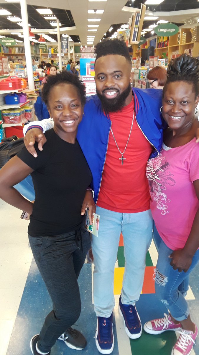 HuntYuan's tweet photo. Thank you @comedianeddieb for still supporting education and keeping is laughing with your REAL teaching scenarios! You knew exactly what we needed! 😍🤗 @JeffersonES2 @HoustonISD https://t.co/Q1MB9dhQxQ