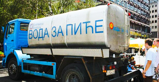 Beograd202's tweet photo. 🥤#Beograd
Zbog visokih temperatura, cisterne sa pijaćom vodom postavljene su danas od 10 do 18 sati na sledećim lokacijama:
🚰 Zeleni venac
🚰 Trg Republike
🚰 Trg Nikole Pašića
🚰 Opština Novi Beograd
🚰 Beogradski sajam
🚰 TC Ušće
#Servis202 #VodaZaPiće #Leto2018
@RTS_Vesti https://t.co/blMDLr5UQ7