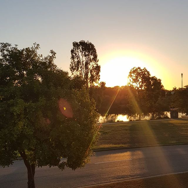 TopSnapTSV's tweet photo. Dusk....my favourite time of day....only a little while longer before I can become Batman...😂 https://t.co/ssEqpzawtv