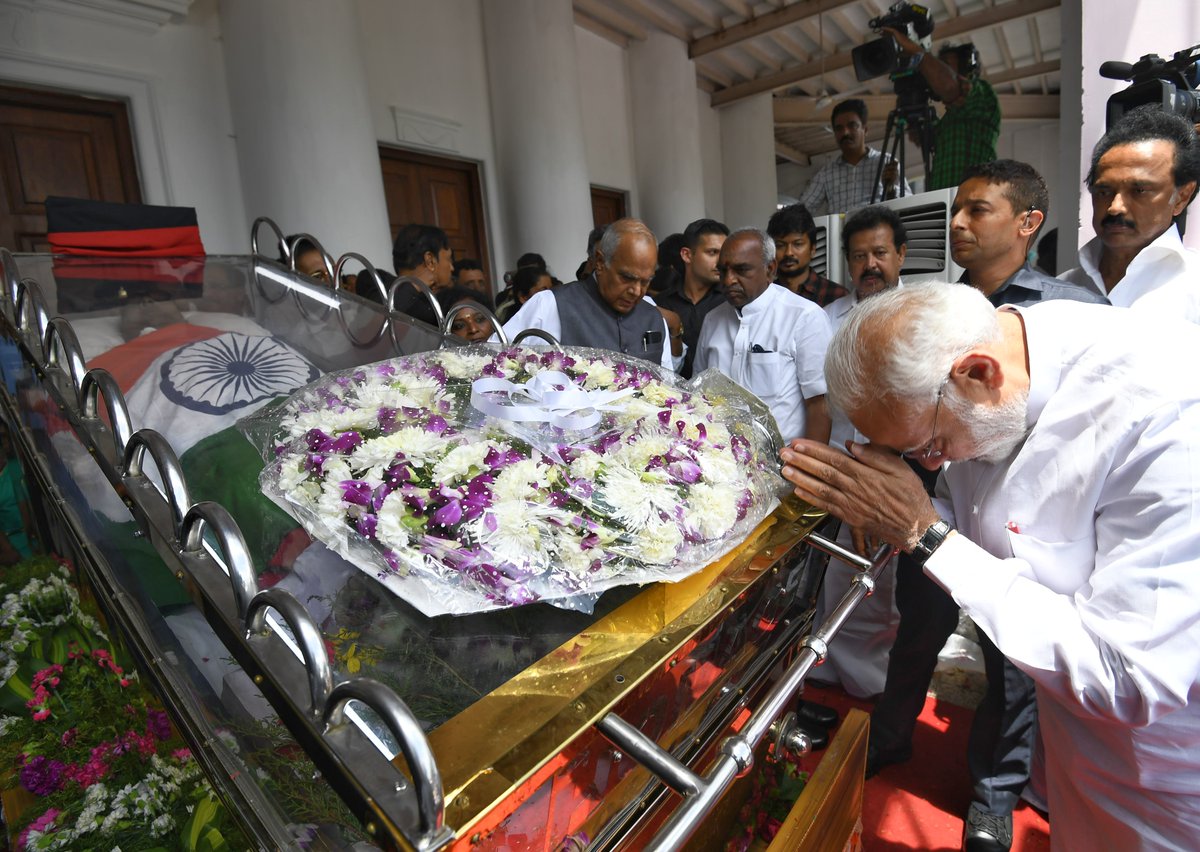 PMOIndia's tweet photo. PM @narendramodi paid tributes to Kalaignar Karunanidhi in Chennai today. https://t.co/bBmunX3wXF