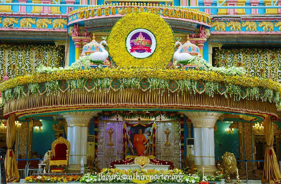 SaikedarnathN's tweet photo. Where singing the Name of the Lord fills the air with its splendor and fragrance, that place indeed is Vaikunta (the abode of Vishnu). https://t.co/kOIkz6oD6Q