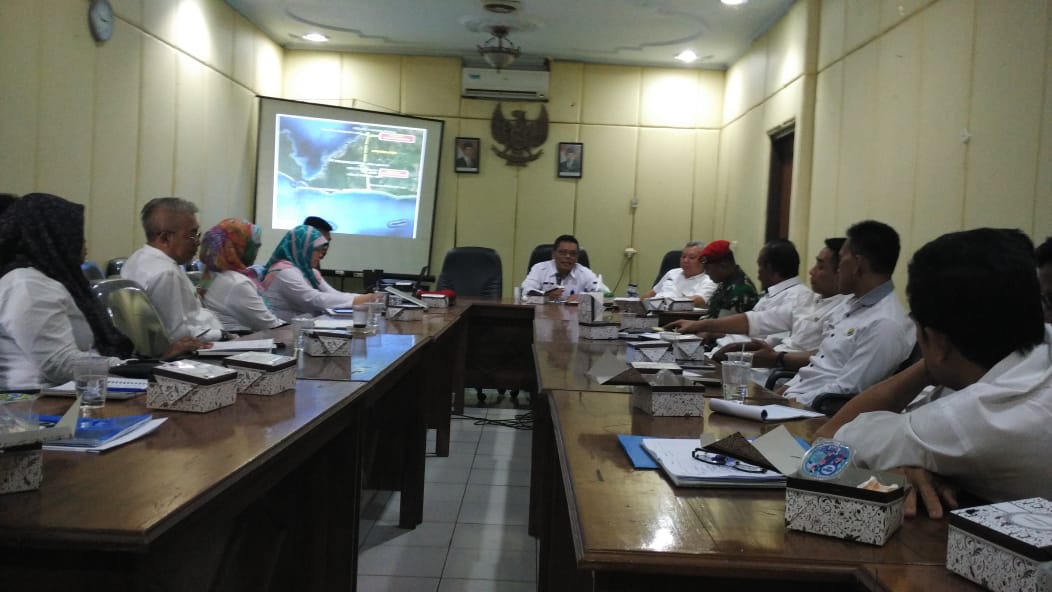bappeda_pdg's tweet photo. Sekda Kabupaten Pandeglang dan Kepala Bappeda @Kurniahutama selaku Tim BKPRD melakukan Pembahasan Lokasi Latihan Pertempuran Hutan dan Ralasuntai di ruang rapat @bappeda_pdg ( 08/08) #eplapbappeda
@irnadim99 @TantoArban @GJantoro #bappeda #pandeglang #cigeulis #cimanggu https://t.co/SRYx2XNFAC