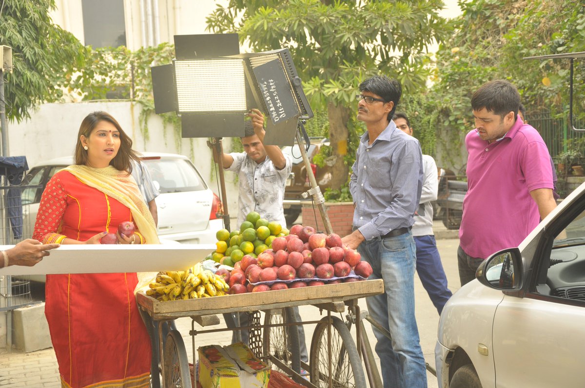 Creat_Channel's tweet photo. Some #behindthescene moments from #JagoGrahakJago TVC
#CreativeChannel #Production #Advertisement #ConsumerAwareness #RightsofConsumer @RitaRai38050068 @Sethi_Vikesh27 @ShreyaU_23 @PareekRakshita @vibhajain2447 @jagograhakjago https://t.co/pmW0JitJrf