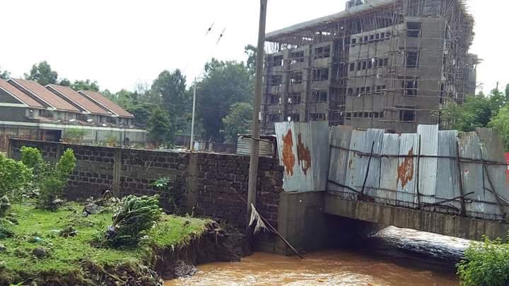 KinyanBoy's tweet photo. Southend Mall was built on top of a river, this was suicidal. As we congratulate Nema for the demolition we must not forget that this building had full approval and all the right documentation.

We need to know who approved this building(s) and what actions taken on them! https://t.co/lxdPa69Lim