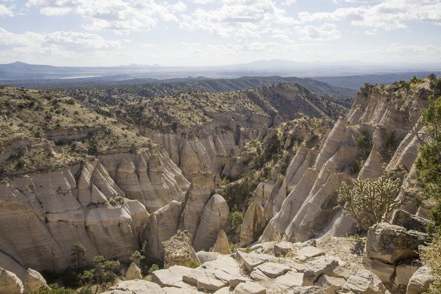 Check out #photos of our #hike through #tentrocks national monument in #newmexico 👉wholewidenworld.com/tent-rocks-nat…  

#travel #travelblog #naturephotography #desertphotography #santafe #hiking #vacation
