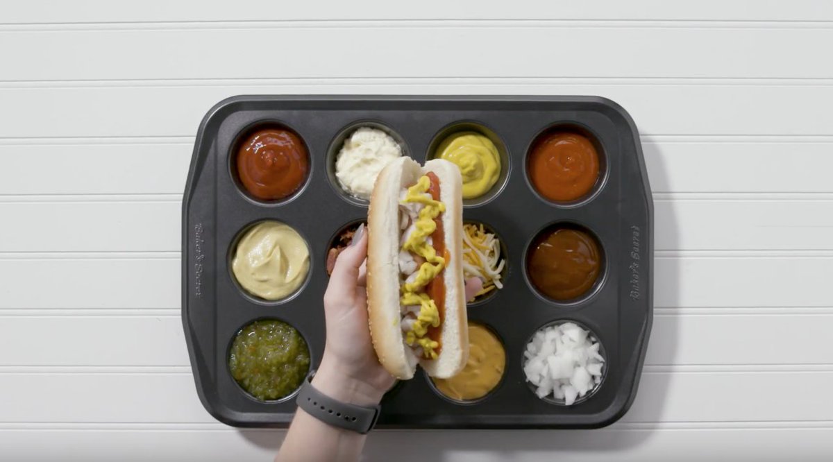 LondonDrugs's tweet photo. Hosting a backyard BBQ? Try this tip so everyone can add their favourite toppings to hot dogs and burgers—without all the squeeze bottles. 🌭https://t.co/FQmN6zRLLh #ldsolutions #londondrugs https://t.co/otSvAyw33D