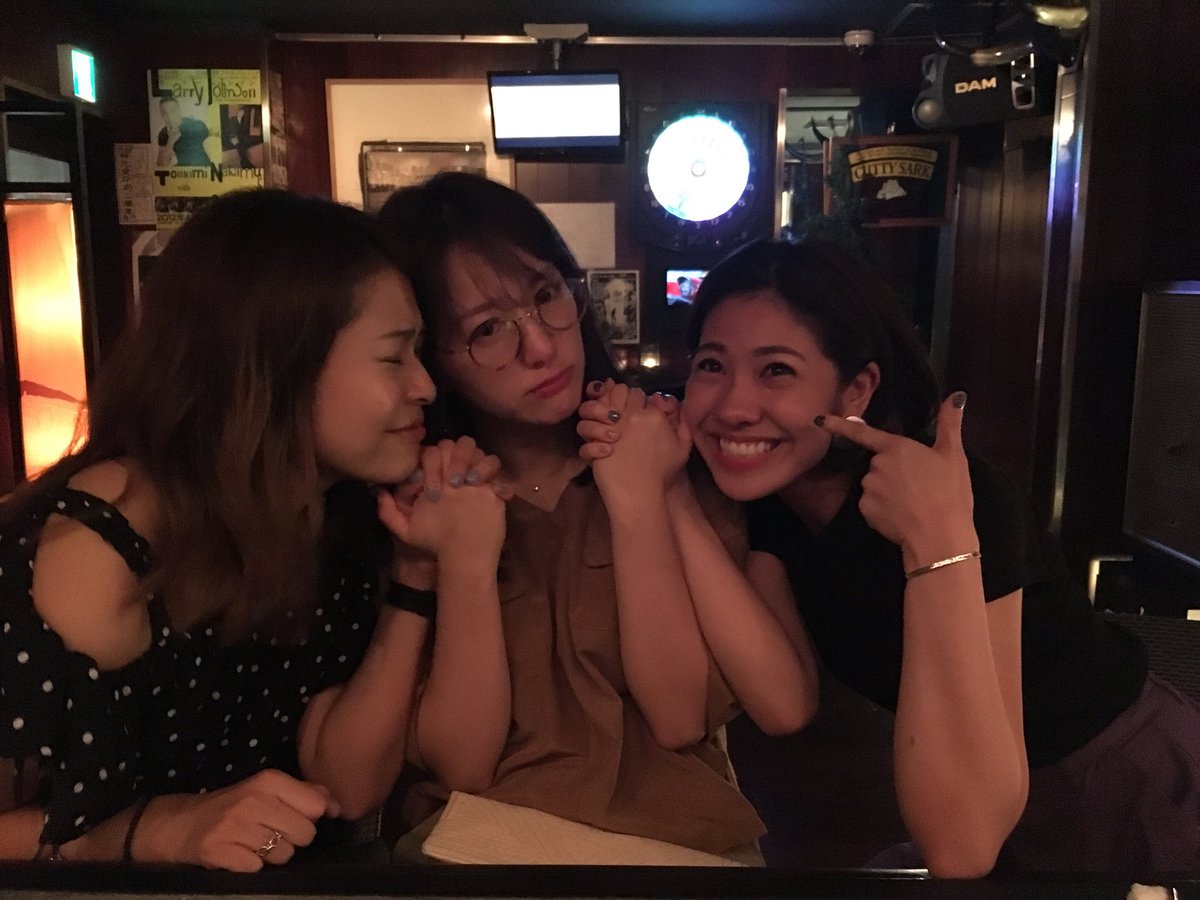 halfmoon0609's tweet photo. 昨日は可愛い可愛いガールズたちが酒を飲みながら号泣して踊り散らかしてました🙌🏻😊笑
さて！明日は生ビール無料デー！
涼しくなっちゃったけどやるよ！笑
今日は台風みたいだから気をつけてきてね😊
本日のメンバー、純、ガレット https://t.co/u4eWdVkXEg
