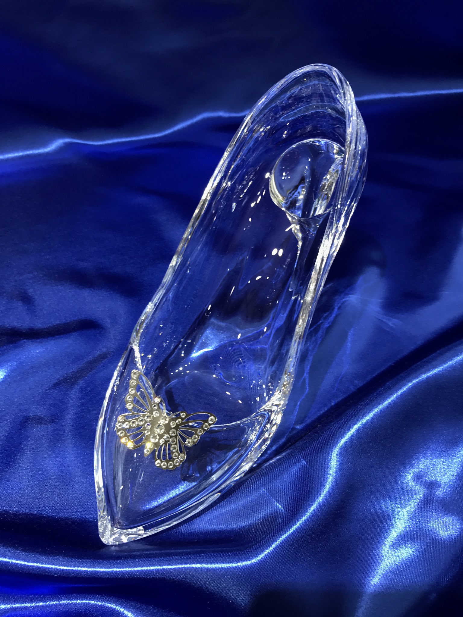 本当に履けるガラスの靴エマ Twitterren 現在試作中のワンポイント蝶々です 本当に履けるガラスの靴エマ 蝶々 シンデレラストーリー ガラスの靴 T Co Jxuezqxfrc Twitter