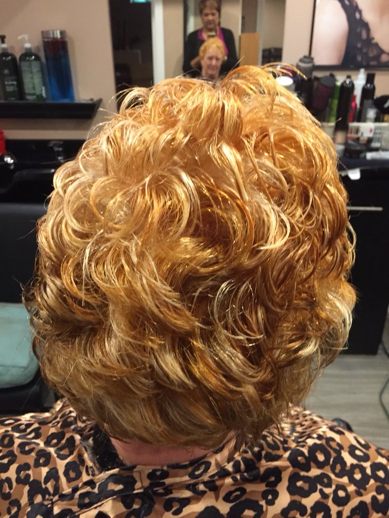 nailagrant's tweet photo. Went from a washed out blonde to a beautiful copper.
#hairtimebeautysalon #copper #licensetocreate #olaplex https://t.co/4tkKi0REI3