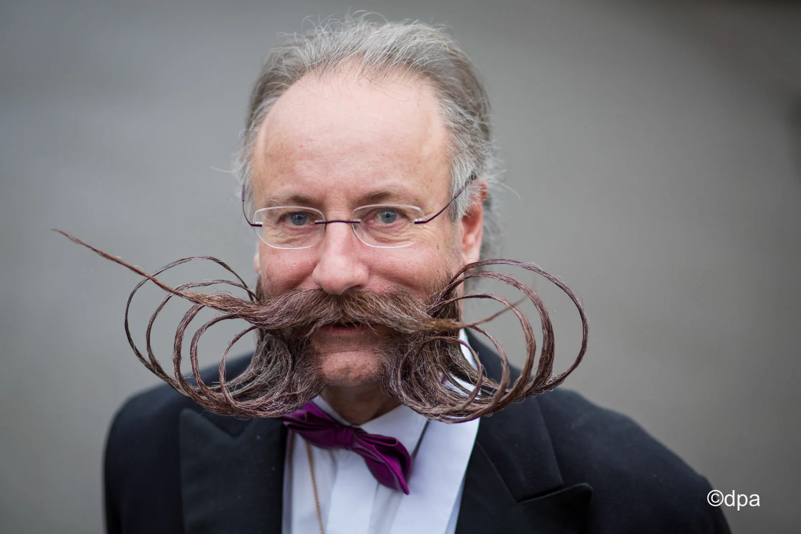 もはや芸術作品！！ドイツの髭コンテスト出場者が個性的すぎるww