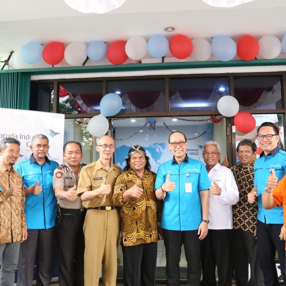 garuda_cargo's tweet photo. Garuda Indonesia Cargo resmi membuka Cargo Service Center Bintaro pada selasa, 7 Agustus 2018. Tersedia layanan kurir GO EXPRESS, dimana paketmu dapat dijemput dan dikirim langsung ke rumah penerima.

#kirimpaketpakegoexpress
#cargoservicecenter
#garudaindonesiacargo https://t.co/U9Dv6g4s9M