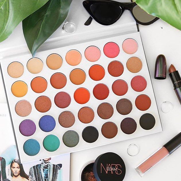 stylehubapp's tweet photo. Choose the best color that suits your day. ❤️💜💚 📸: @jesscolemanmakeup https://t.co/NNTx64QTxV https://t.co/BqcsPdfg0x
