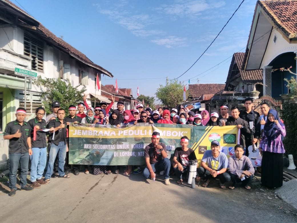 PwamiBali's tweet photo. Aksi solidaritas dari teman-teman Gerakan Pemuda Loloan - GPL, Remaja Loloan Timur, PW AMI BALI, HMI Kom. Jembrana, KPNU Bali, KKN Undiksha Loloan Timur 2018 .

Penggalangan dana untuk saudara kita di Lombok yang sedang terkena musibah.
#pwamibali
#amiuntukindonesia
#amikeran https://t.co/gK9lE7STQl
