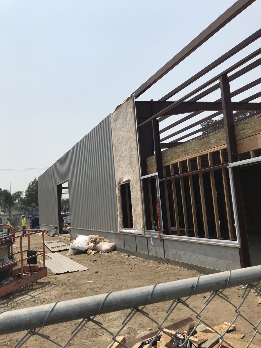 VisEmerAid's tweet image. The walls to the pantry warehouse are going up. All made possible by a very generous community. #feedingfamilies. #roomtogrow