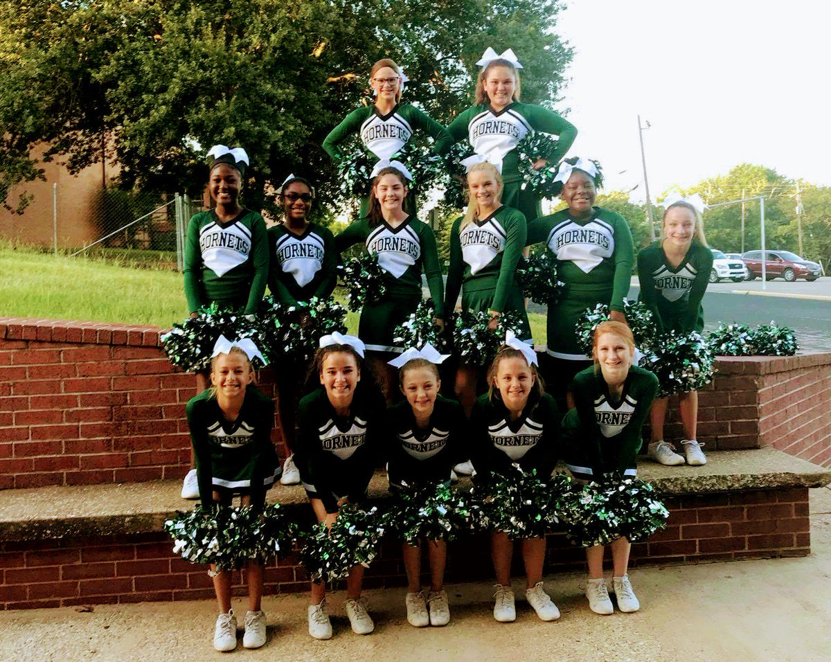 Our Mance Park Cheerleaders welcome back our awesome teachers and staff members!! Sting 'Em Hornets! #hornetimpact #mpmsspirit #wecheerforeducators facebook.com/groups/MPMSChe…
