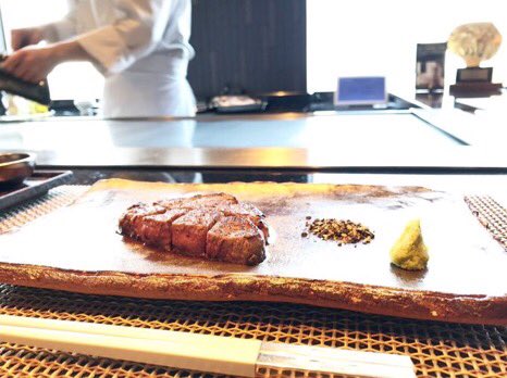 上司とランチタイム😋😋

目の前の鉄板で焼いてもらうの
昔はテレビの世界の物だったな🤔

今じゃ普通だし、生活水準上がれば
感覚も思考も行動も全部変わるね👊