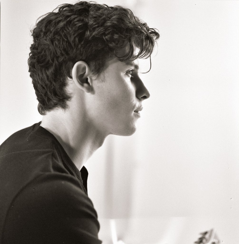 Happy birthday Shawn Mendes wish you happy long life  ....  