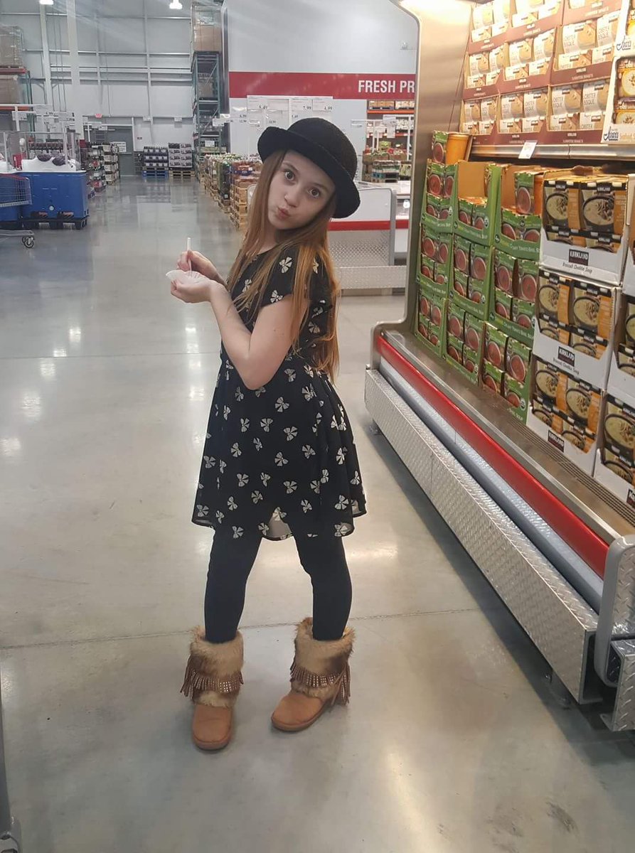 JenVolland's tweet photo. Nobody gets my free samples....

#KalistaVolland 
#tweenactor 
#tweenmodel
#poutwithpride
#CostcoRocks https://t.co/rWpBNPivMd