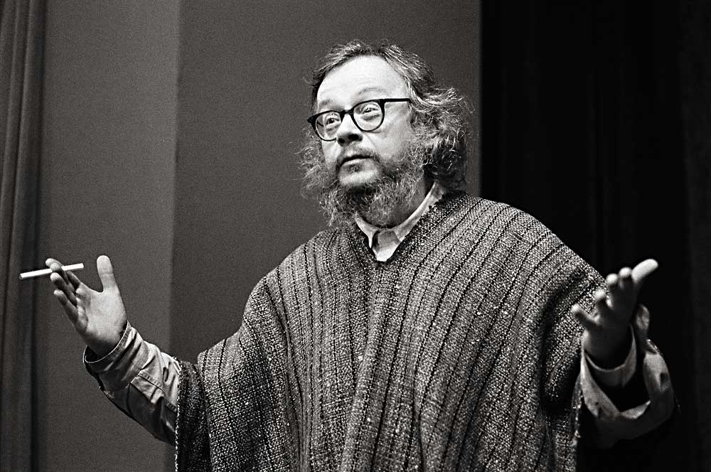 VeritasReview's tweet photo. “We are not concerned with just any audience but a special one.” — Jerzy Grotowski
.
.
#theater #PoorTheatre #Grotowski #borderline #dream #reality #blasphemy #language #VeritasReview https://t.co/NMKNTCc1X0