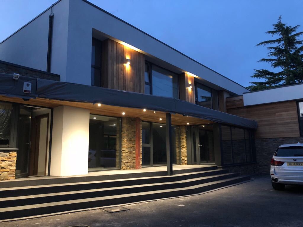 Velox_systems's tweet photo. Modern building completed in Bolton, this A rated Low energy home (EPC 107). Very pleased how it turned out,
run by solar power and two Tesla batteries. Happy client 👍👍👍
#icf #Construction #build #architecturaldesign #architects #passivehouse #teslasolarroof #Tesla https://t.co/wrN4XxEpbc