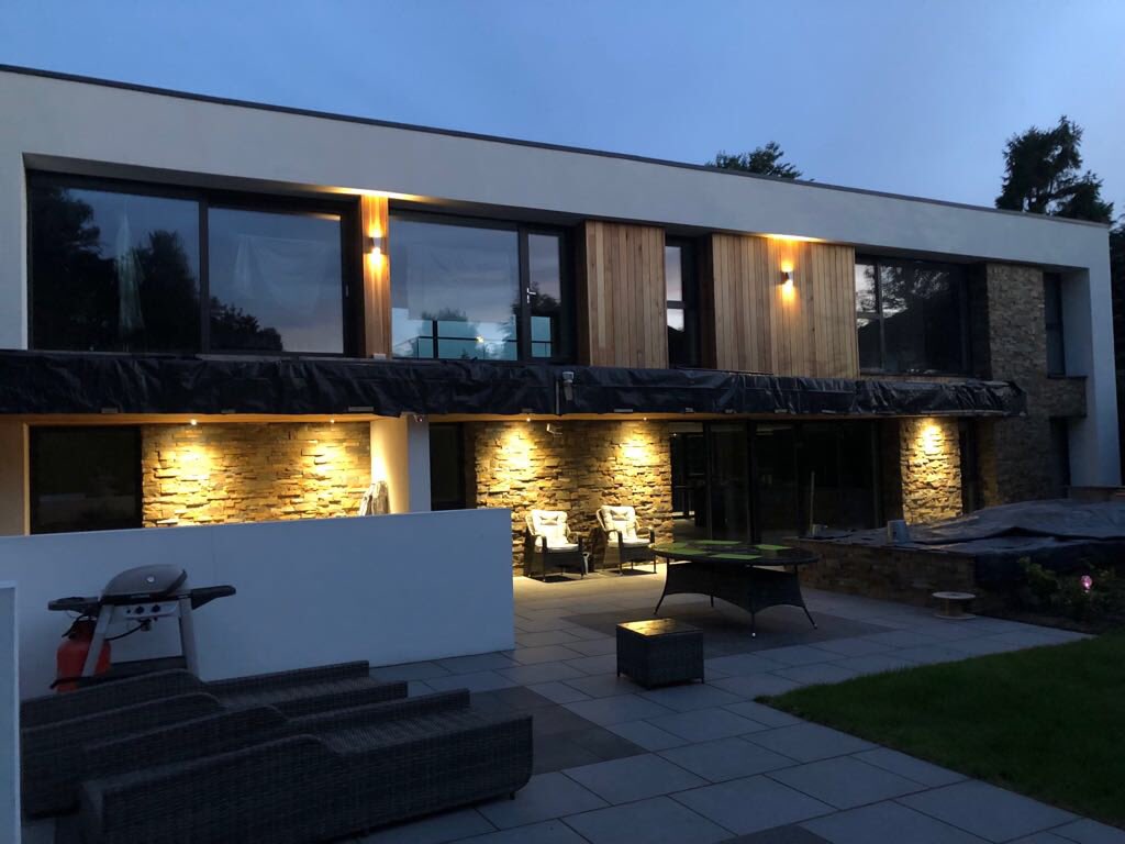 Velox_systems's tweet photo. Modern building completed in Bolton, this A rated Low energy home (EPC 107). Very pleased how it turned out,
run by solar power and two Tesla batteries. Happy client 👍👍👍
#icf #Construction #build #architecturaldesign #architects #passivehouse #teslasolarroof #Tesla https://t.co/wrN4XxEpbc