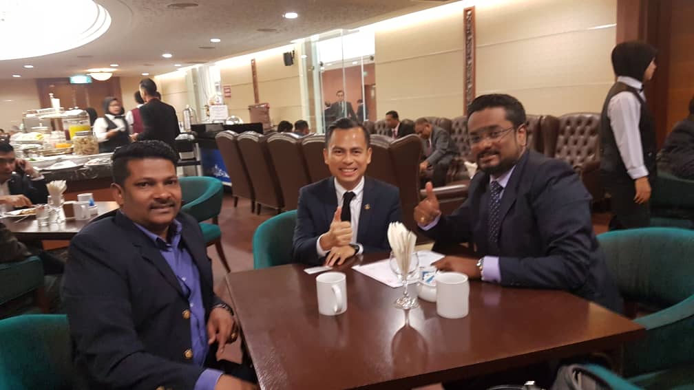 panium_official's tweet photo. A fruitful meeting with YB @fahmi_fadzil MP of Lembah Pantai on various topics &amp; possibilities of collaborations in the future. On behalf of PANI UM Exco Members, Dr. @partiban5 and Dr @mahaganapathy handed over the contribution towards Tabung Harapan. #PANIUM https://t.co/eXlWAnPVEo