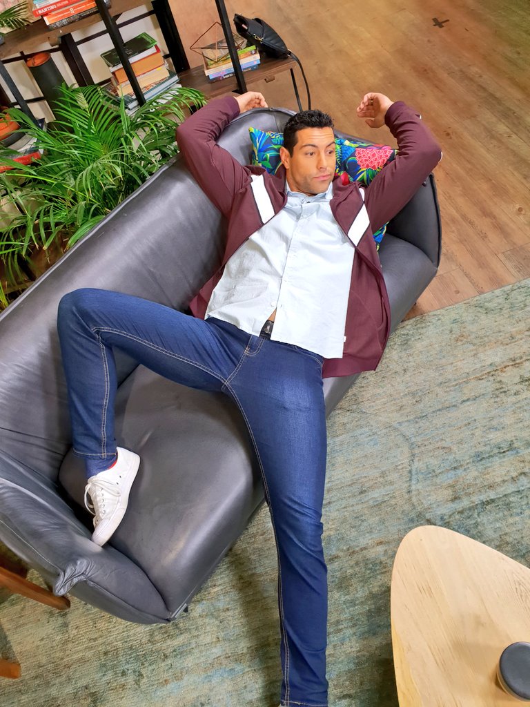 KatlegoMaboe's tweet photo. We also woke up like #KimKardashian , like Butter - we just do it super early in the morning on #ExpressoShow
#KimKPose #Butter350 #ButterBing #ButterChallenge https://t.co/iStibx8nEd