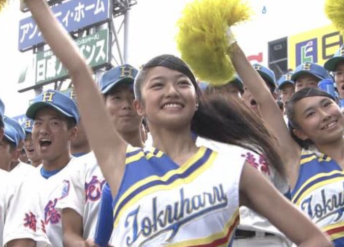 画像 花咲徳栄にめっちゃかわいいチアがいると思ったら 甲子園の表紙の子か T Co 8pwjl1e08d まとめダネ