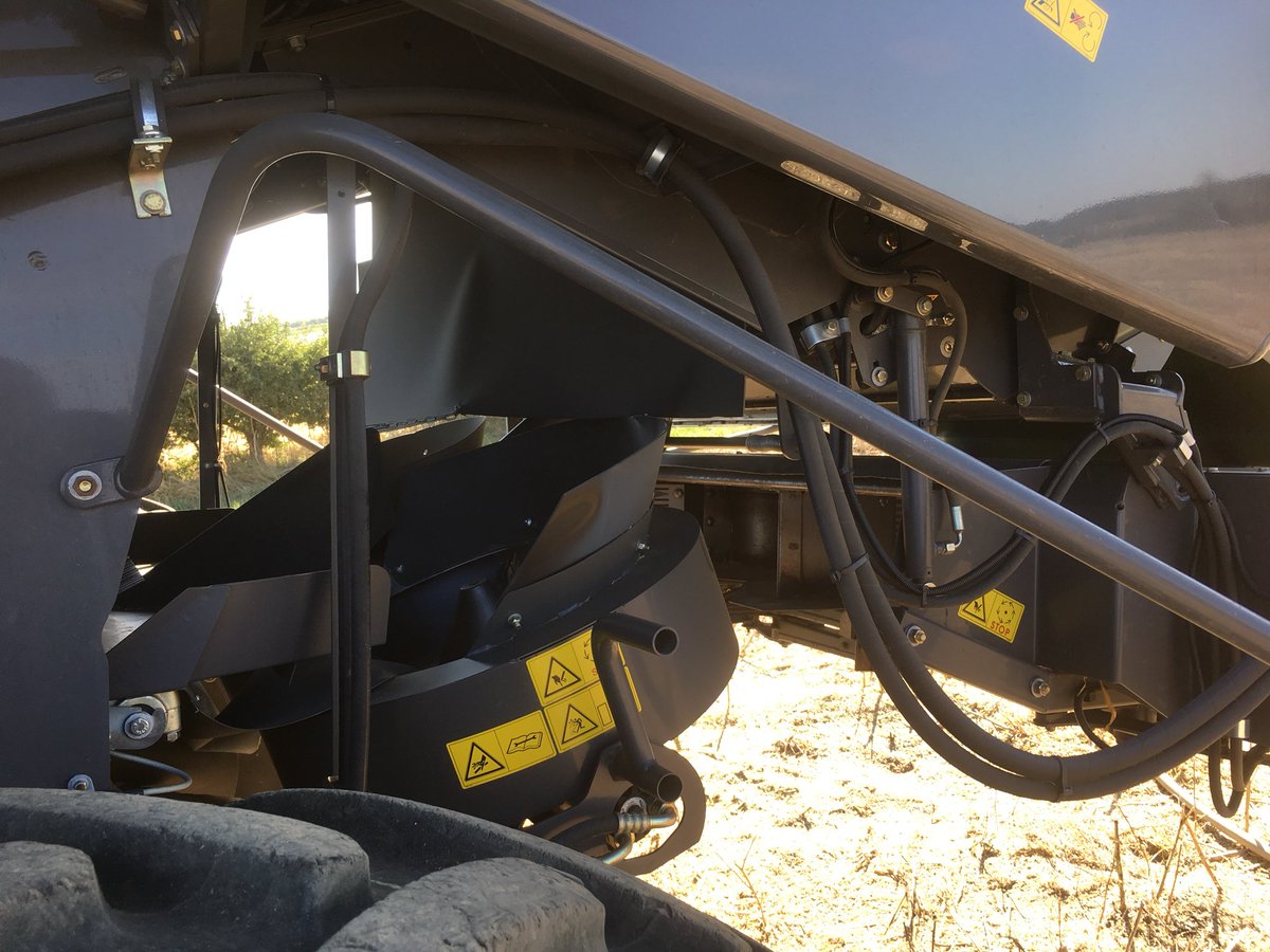 JSScholes1's tweet image. Clean as a whistle!! #keepemclean #harvest18 #blowdown