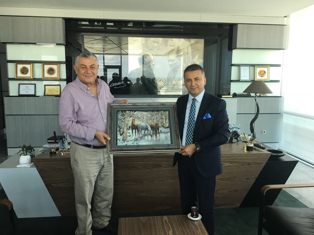 gusiad29's tweet photo. Güsiad Heyeti olarak,  Sarıyer Belediye Başkanı Sn.Şükrü Genç beyi ziyeret ederek,   Gümüşhane Üniversite İnşaat Labaratuvarı kurulum  süreci konularını görüştük. https://t.co/IojpUso8tm