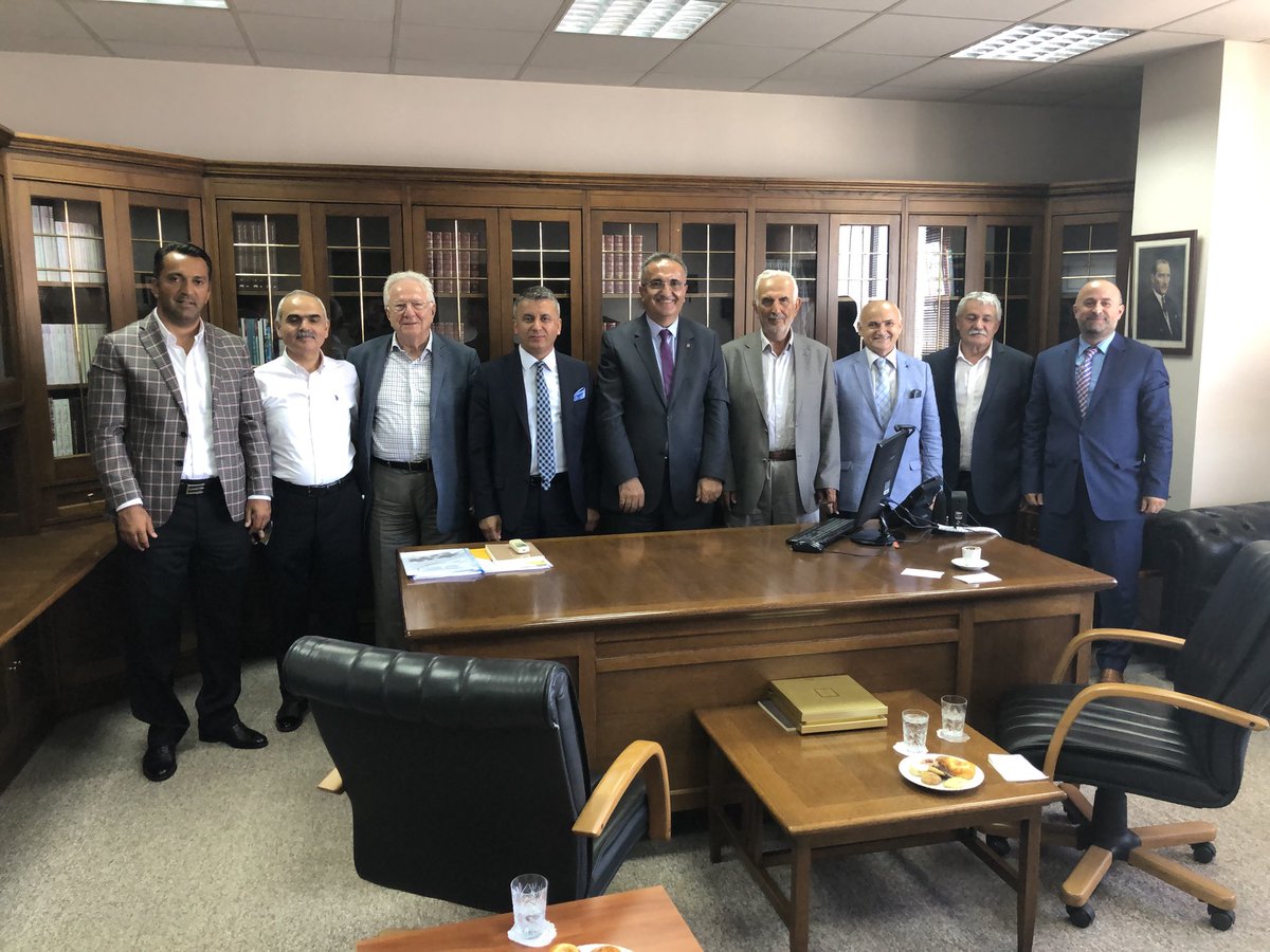 gusiad29's tweet photo. Güsiad Heyeti olarak, Işık Üniv.Rektörü aynı zamanda Gümüşhaneli Akademisyenler Platformu Başkanımız Prof.Dr.Cemal İbiş hocamızı,  Rektörlük ofisinde ziyaret ettik. https://t.co/XD5fn3rRiS
