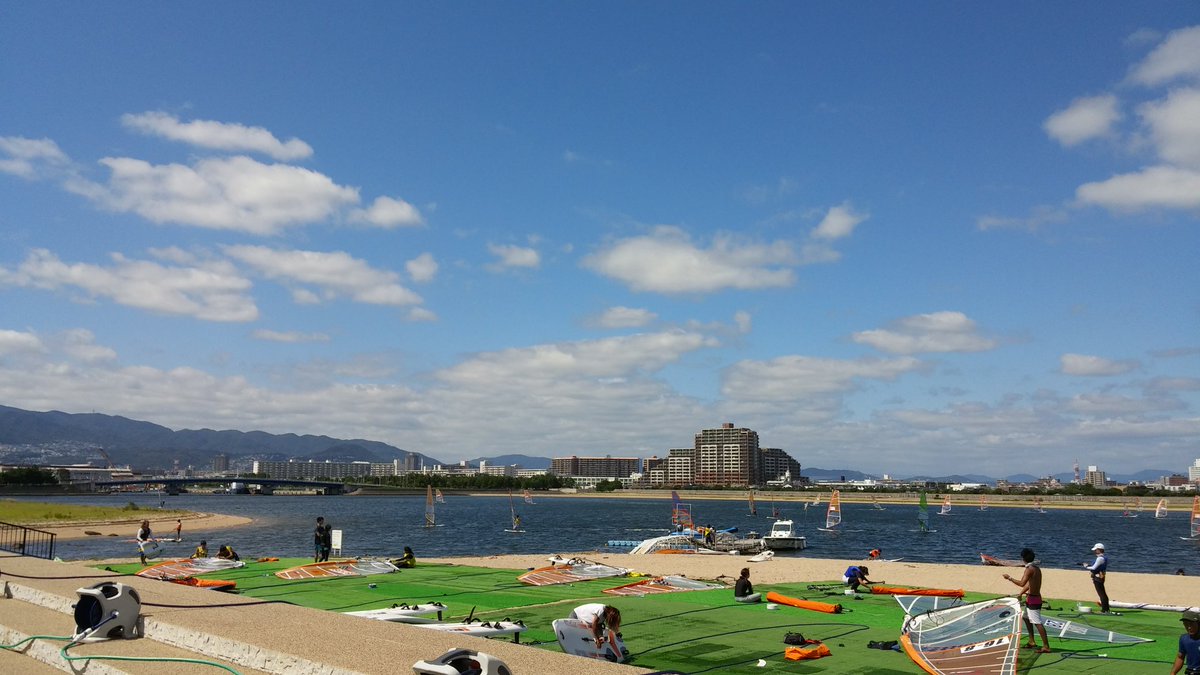 lanaisbc's tweet photo. 夕方がっつり風が吹きそう🎵
今日はウインドサーフィンに最高です！ #甲子園浜　#windsurfing #マリンスポーツ https://t.co/vqbNLu1YTi