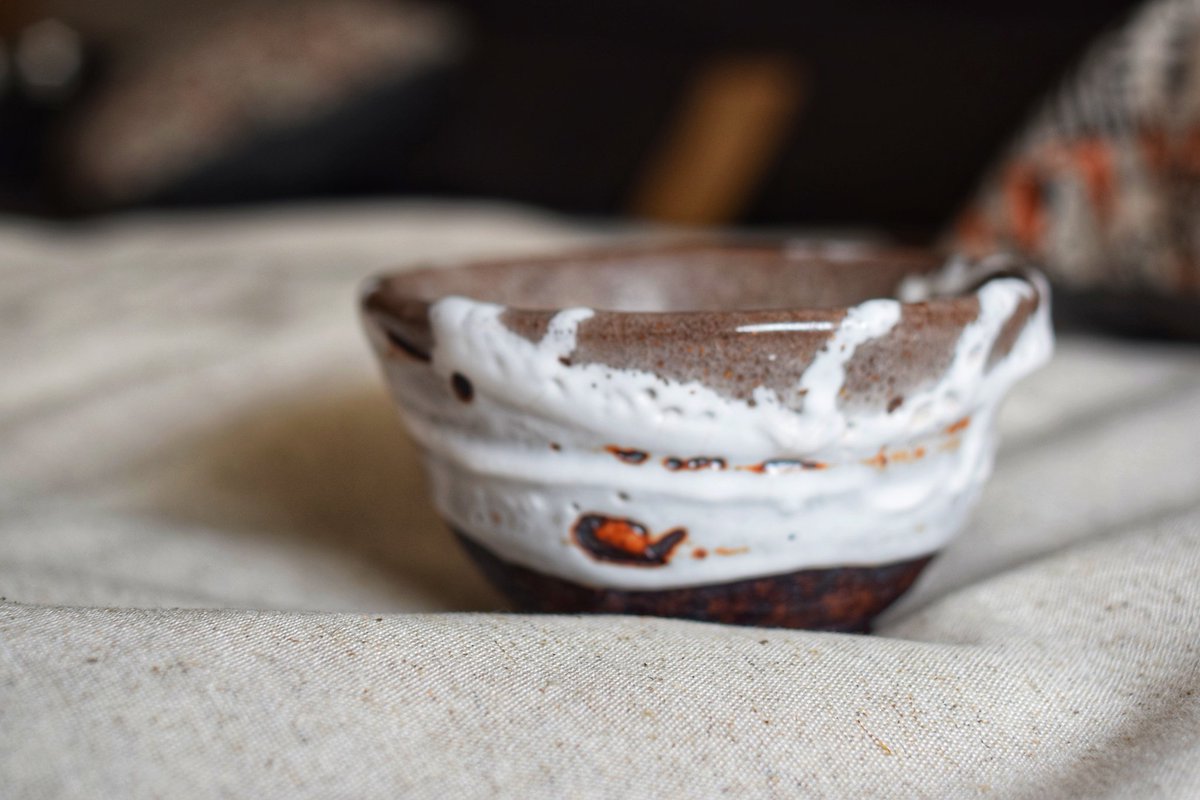 VeronicaHegar's tweet photo. When someone lends you a 35mm and suddenly you fall in love
📸 35mm #nikon
💚 Model: @tesuko_es 
#chawan
#teaaddict
#tealover #teatime #teacup #photography #photographie  #photoshoot #photoftheday #ceramica #nice #té #foodie #foodphotography https://t.co/yxde7Rs83z