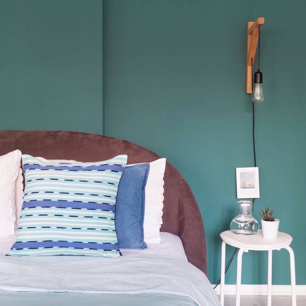 duduhomedesign's tweet photo. Are you into neutral color or dark shade in the bedroom? We certainly know how we feel about this decision. #bedroomgoals #handwoven #artisanmade #guatemala #interiordesign #greenery https://t.co/JGdRT4cs3i