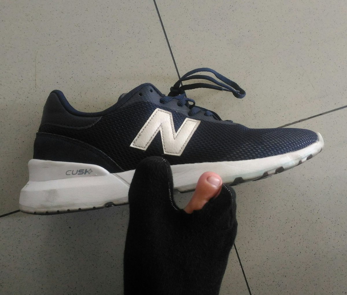 ekooardoo's tweet photo. Wani suek sek sak urunge anyar #newbalance https://t.co/UtHmBbQHgq