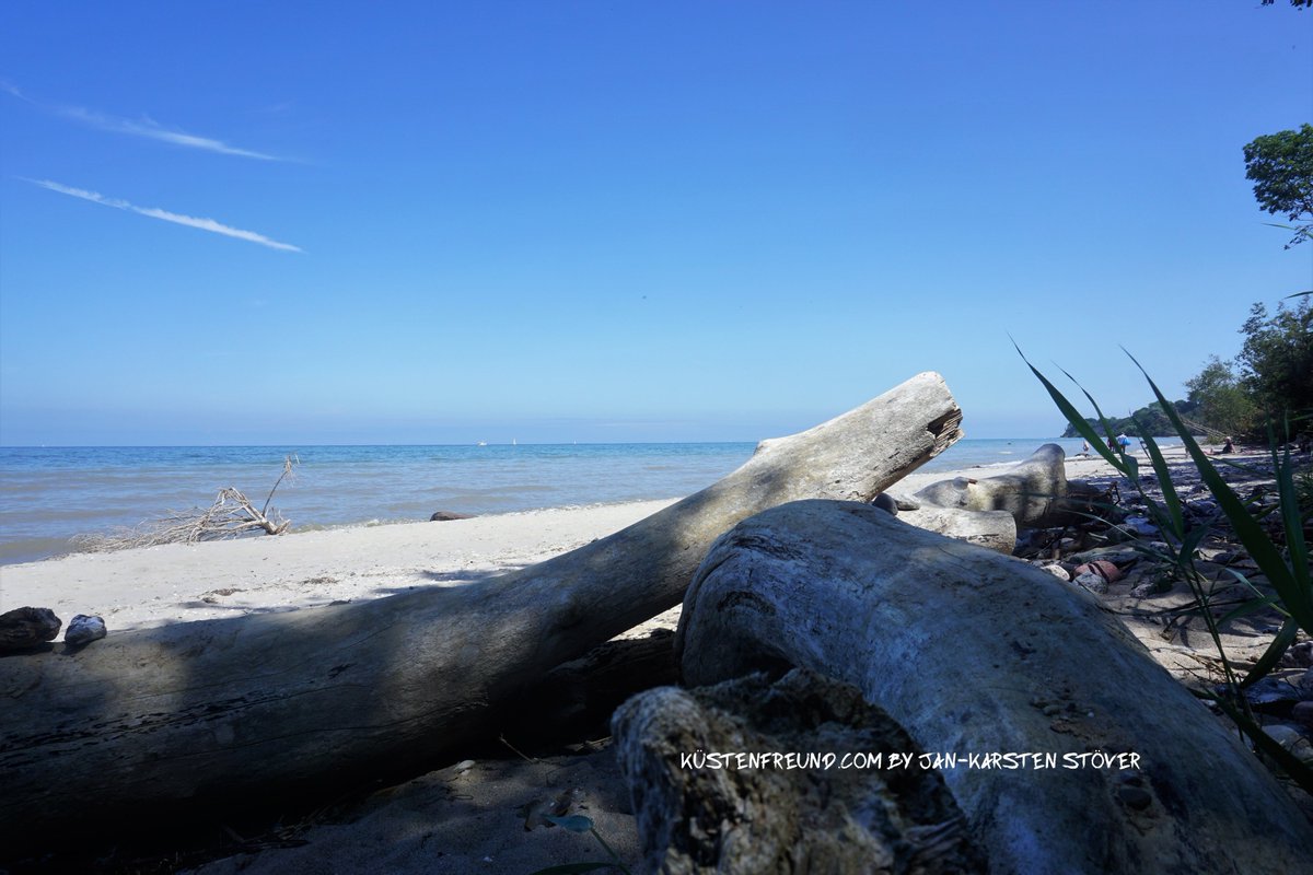 KuestenfreundCo's tweet photo. Naturstrand genießen! Schattiges Plätzchen oder doch lieber in die pralle #Sonne und sich nach 20 #Jahren fragen, warum sich das #Hautbild so fatal verändert hat!? - Enjoy : https://t.co/6I3JXTO6ft https://t.co/oYD6fi1BaW