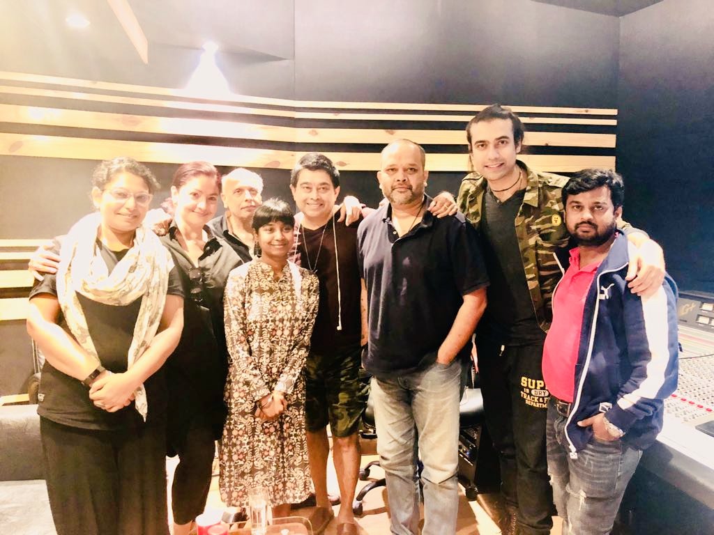 JubinNautiyal's tweet photo. The little things, these little moments , they aurnt little. After all we are all just strangers with some memories.
P.S - Dear Bhatt Saab, your smile is literally the cutest thing I have ever seen.
#AMVStudio @jeetmusic @MaheshNBhatt @shilparao11 @RashmiVirag https://t.co/gEB7S0pjyM
